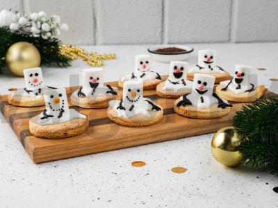 Sniego žmogelių sausainiai pagrindine nuotrauka