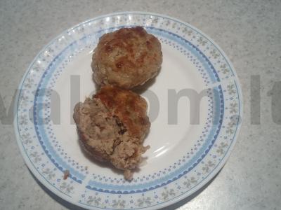 Kotletai su pilka duona pagrindine nuotrauka