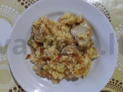 Ryžiai su vištiena ir daržovėmis pagrindine nuotrauka