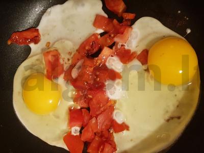 Kiaušinių skramblys su pomidorais ir sūriu Žingsnis 3