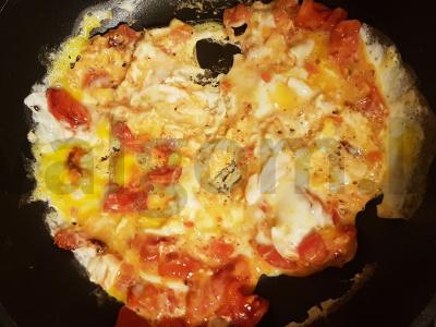 Kiaušinių skramblys su pomidorais ir sūriu Žingsnis 5