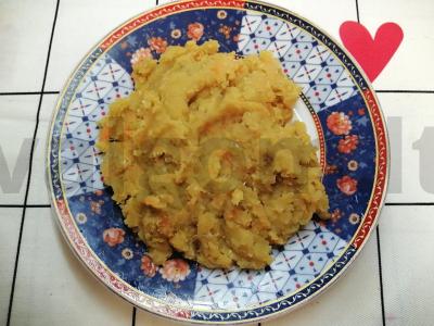 Raudonosios lęšiai su sviestu pagrindine nuotrauka