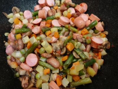 Antras patiekalas su dešrelėmis „Daržovių karuselė“ Žingsnis 6