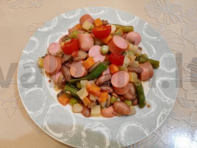 Antras patiekalas su dešrelėmis „Daržovių karuselė“ pagrindine nuotrauka