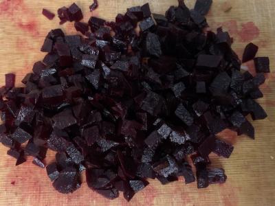 Rudens salotos su konservuotais žirneliais ir burokėliais Žingsnis 1