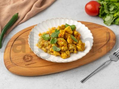 Vištiena su karčiojo padažu pagrindine nuotrauka