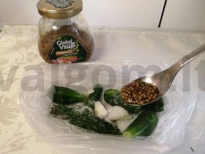 Greitai paruošiami marinuoti agurkėliai „Minutka“ Žingsnis 6