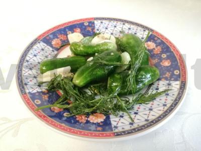 Greitai paruošiami marinuoti agurkėliai „Minutka“ pagrindine nuotrauka