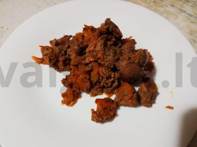 Vištienos kepenėlių salotos su agurku, korėjietiška morkų salotomis ir gorgonzola sūriu Žingsnis 3