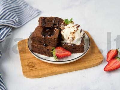 Klasikiniai brownies su kakava pagrindine nuotrauka