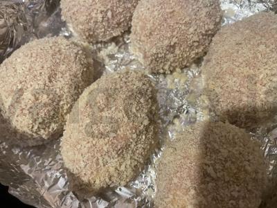 Pankų džiūvėsėliuose keptos kotletai Žingsnis 3