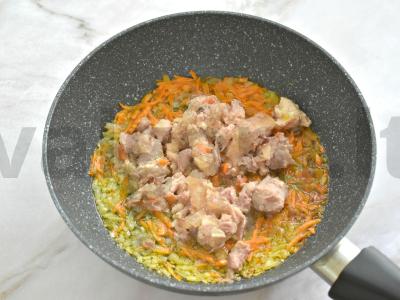 Grikių košė su vištiena savo sultyse Žingsnis 3