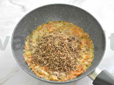 Grikių košė su vištiena savo sultyse Žingsnis 4