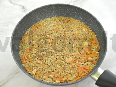 Grikių košė su vištiena savo sultyse Žingsnis 6