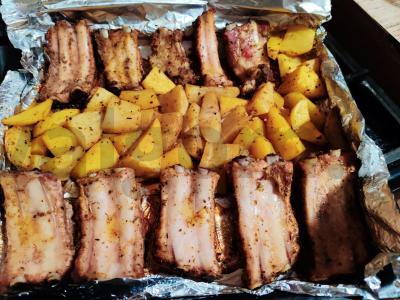 Kepti kiaulienos šonkauliai su prieskoniais ir vynuogių sėklų aliejumi Žingsnis 4