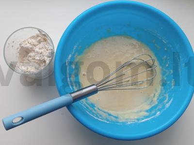 Keptuvėje keptos plokštelės su sūriu ir svogūnais Žingsnis 3