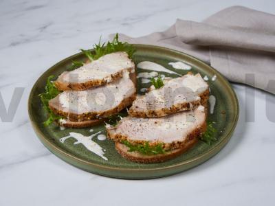 Kepta šoninė orkaitėje pagrindine nuotrauka