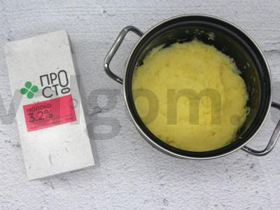 Bulvių košė vaflinėje taurėje su meatballs Žingsnis 2