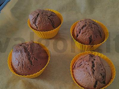 Skanūs šokoladiniai keksiukai pagrindine nuotrauka