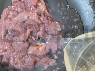 Kepta vištienos kepenėlė su morkomis ir garnyru Žingsnis 3