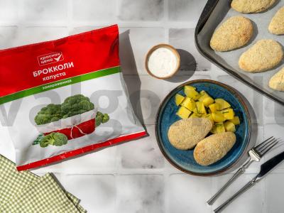 Kotletai su žiedine kopūstu ir brokoliais pagrindine nuotrauka