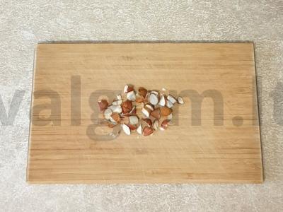 Granola namuose su riešutais ir medumi Žingsnis 1