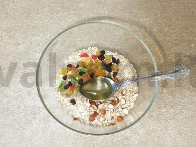 Granola namuose su riešutais ir medumi Žingsnis 4