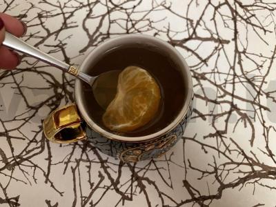 Citrusinė arbata su baziliko lapeliais, citrina ir mandarinų Žingsnis 2