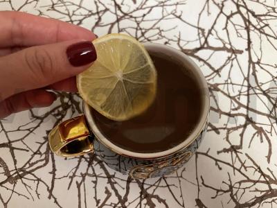 Citrusinė arbata su baziliko lapeliais, citrina ir mandarinų Žingsnis 3