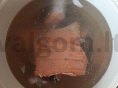 Žuvienė iš baltos ir raudonos žuvies su krevetėmis Žingsnis 2