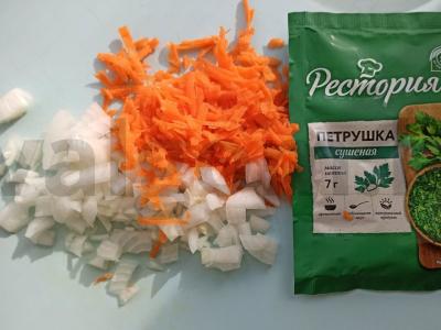 Žuvienė iš baltos ir raudonos žuvies su krevetėmis Žingsnis 3