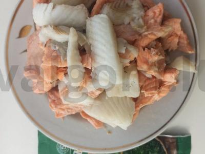 Žuvienė iš baltos ir raudonos žuvies su krevetėmis Žingsnis 7