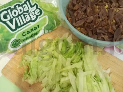 Daržovių salotas su virtomis-rūkytais kalakutų skrandžiais Žingsnis 2