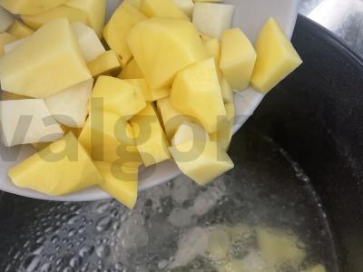 Vištienos sriuba su paprika ir žolelėmis Žingsnis 2