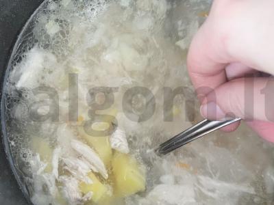 Vištienos sriuba su paprika ir žolelėmis Žingsnis 4