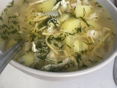 Vištienos sriuba su paprika ir žolelėmis pagrindine nuotrauka