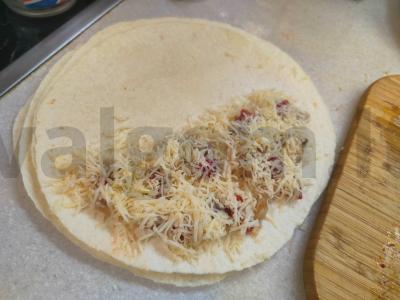 Tortilija su grybais ir džiovintais pomidorais Žingsnis 3