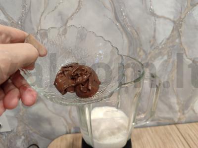 Pieninis kokteilis su šokoladiniu riešutų skoniu Žingsnis 4