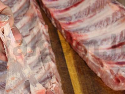 Kiaulienos šonkauliai ant anglių grietinėlės-česnako marinate Žingsnis 1