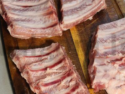 Kiaulienos šonkauliai ant anglių grietinėlės-česnako marinate Žingsnis 2