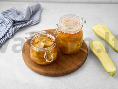 Cukinijos su pomidorų pasta žiemai pagrindine nuotrauka