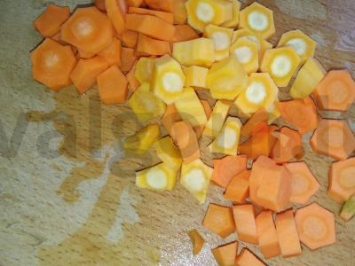 Sriuba su troškiniu ir raugintais kopūstais Žingsnis 1