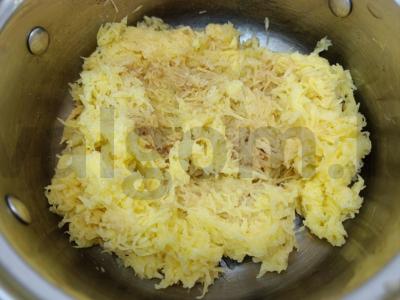 Didelis bulvinis blynas su sūriu ir baziliku Žingsnis 1