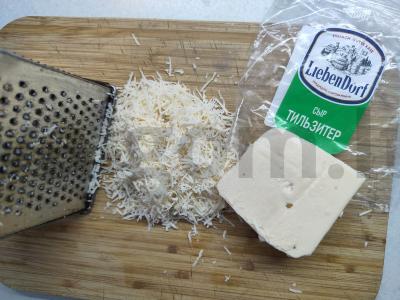 Pomidorų užkandis su sūriu ir žolelėmis Žingsnis 1