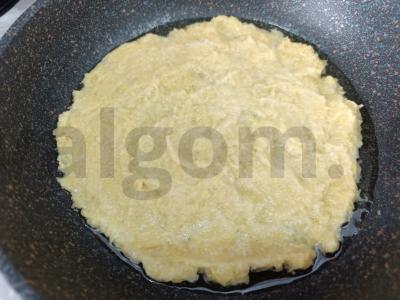 Didelis bulvinis blynas su sūriu ir baziliku Žingsnis 4