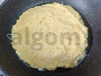 Didelis bulvinis blynas su sūriu ir baziliku Žingsnis 6