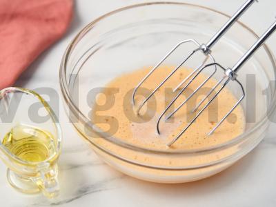 Biskvitinis ritinys su kremu Žingsnis 4