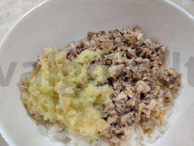 Nuostabi salotos su konservuota skumbrė Žingsnis 5