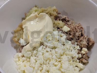 Nuostabi salotos su konservuota skumbrė Žingsnis 6