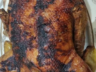 Nuostabi antis su obuoliais, apelsinais, šalavijais ir rozmarinais pagrindine nuotrauka